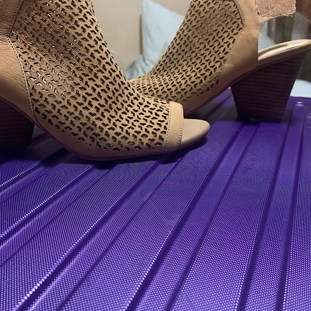 Vince Camuto Sandals